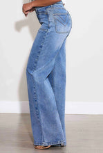 Load image into Gallery viewer, V Pocket Jeans