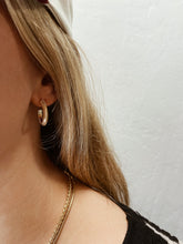 Load image into Gallery viewer, Gold Detail Hoop Earrings