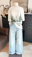 Load image into Gallery viewer, Distressed Cuff Jeans