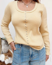 Load image into Gallery viewer, Fitted Snap Long Sleeve - Butter