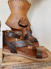 Load image into Gallery viewer, Tooled Summer Sandals