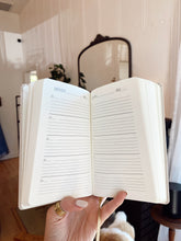 Load image into Gallery viewer, One Line a Day Journal