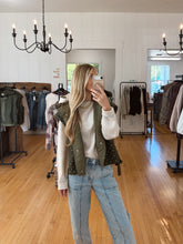 Load image into Gallery viewer, Dotted Sherpa Vest