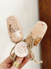 Load image into Gallery viewer, Bath Pops - Apple &amp; Oats