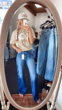 Load image into Gallery viewer, Dark Wash Seam Jeans