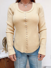 Load image into Gallery viewer, Fitted Snap Long Sleeve - Butter