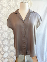 Load image into Gallery viewer, Cap Sleeve Button Down Top