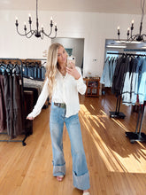 Load image into Gallery viewer, Satin Button Long Sleeve