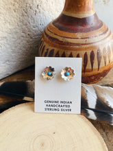 Load image into Gallery viewer, Solid Sterling Floral Native Made Earrings TC