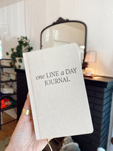 Load image into Gallery viewer, One Line a Day Journal