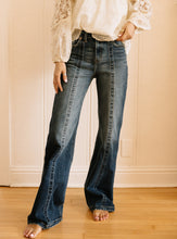 Load image into Gallery viewer, Dark Wash Seam Jeans
