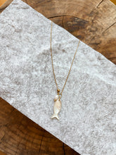 Load image into Gallery viewer, Shell Fish Necklace
