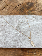 Load image into Gallery viewer, Shell Fish Necklace