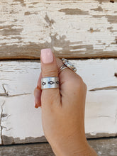 Load image into Gallery viewer, The Quinn Aluminum Ring