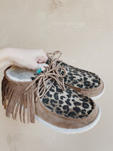 Load image into Gallery viewer, Cheetah Fringe Moccasins A006