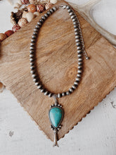 Load image into Gallery viewer, Navajo Pearl Blossom Necklace