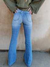 Load image into Gallery viewer, KanCan Flare Jeans